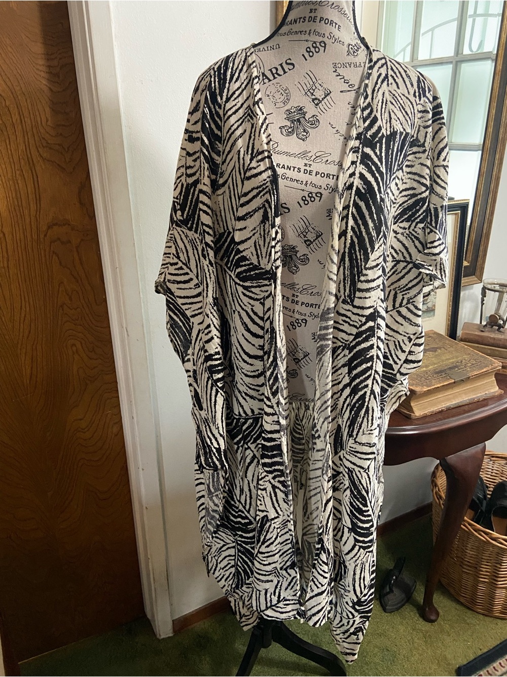 Cynthia Rowley Black and White Leaf-Print Kimono